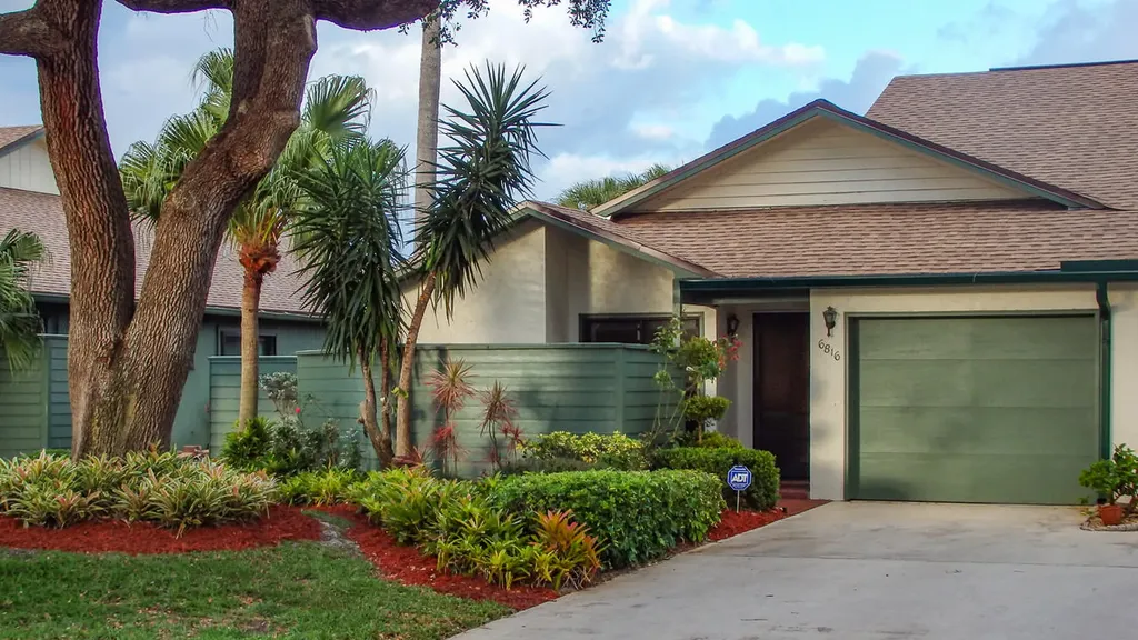 6816 SE Bunker Hill Drive Hobe Sound FL 33455