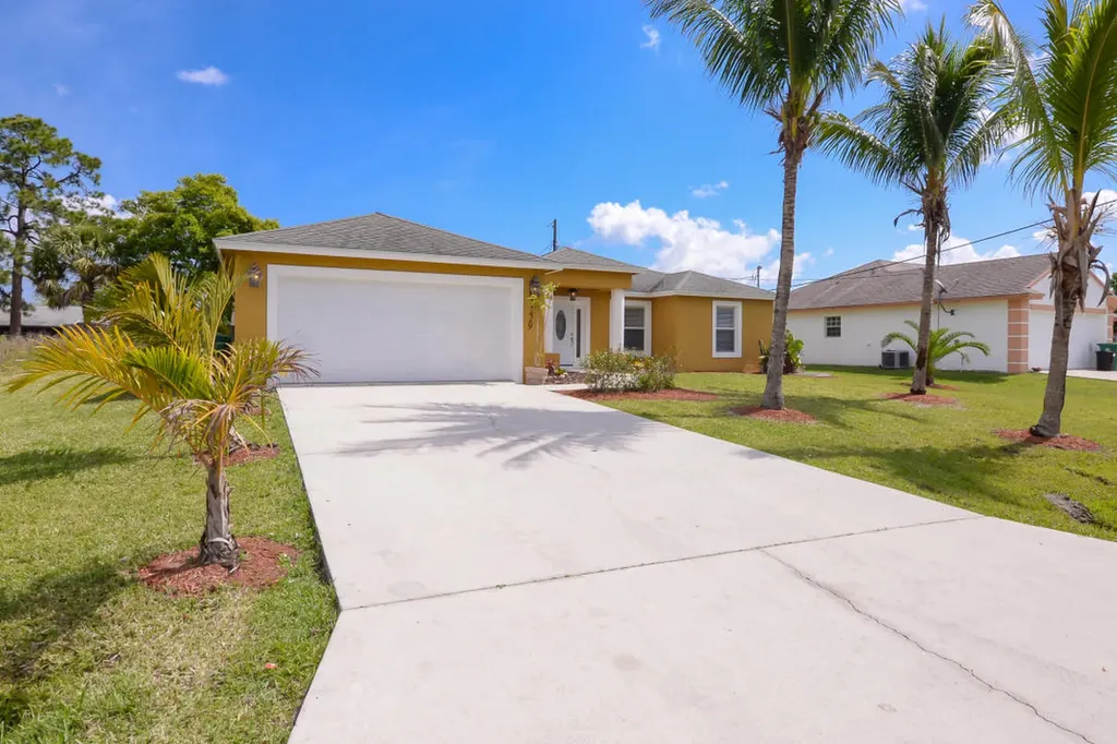 1229 SE Wave Lane Port St Lucie FL 34983