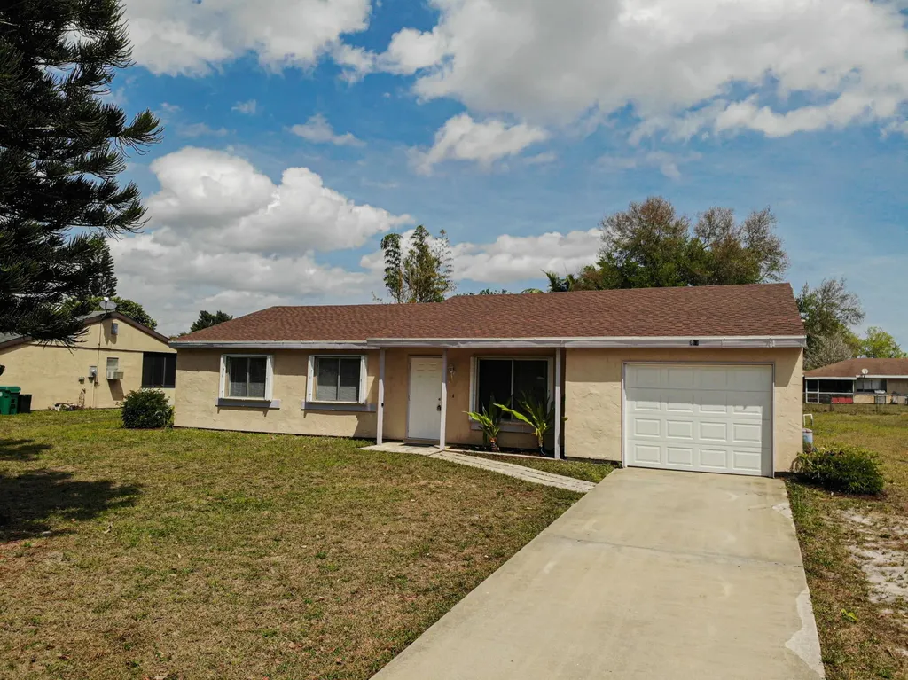 617 SW Old Briar Avenue Port St Lucie FL 34953