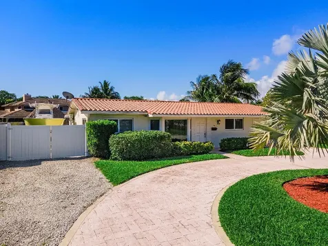 300 SW 14th Place Boca Raton FL 33432