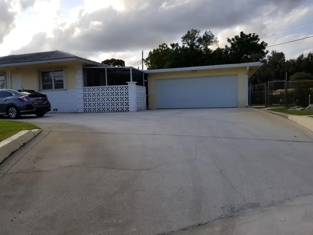 1601 Paxton Avenue Mangonia Park FL 33407