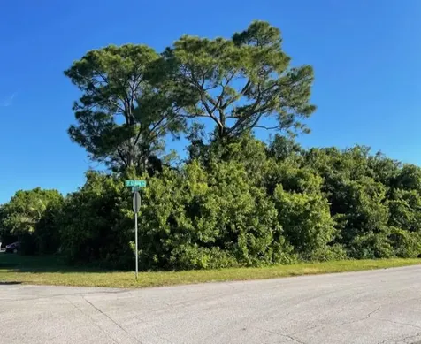 1361 SE Navajo Lane Port St Lucie FL 34983