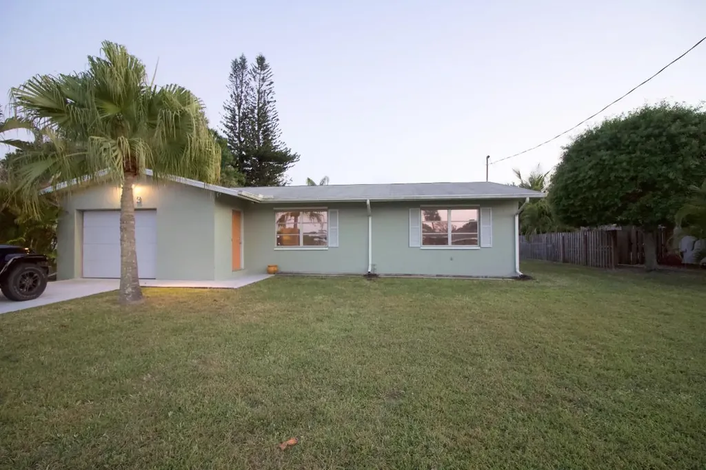 272 SW Lakehurst Drive Port St Lucie FL 34983