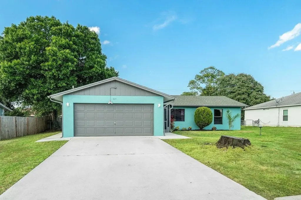 925 SW Dalton Avenue Port St Lucie FL 34953