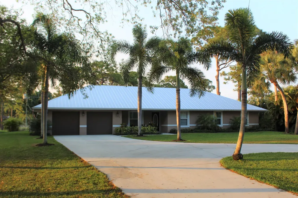 8613 SE Pettway Street Hobe Sound FL 33455