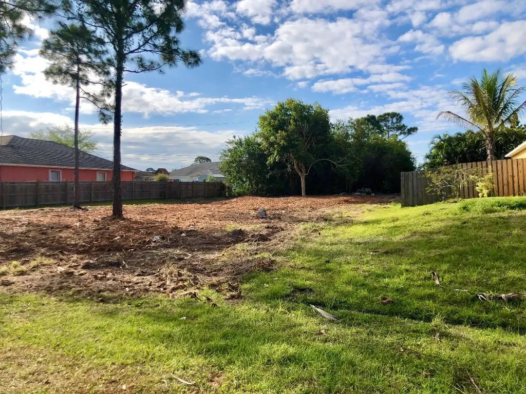 1170 SW Haleyberry Avenue Port St Lucie FL 34953