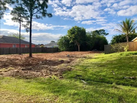 1170 SW Haleyberry Avenue Port St Lucie FL 34953