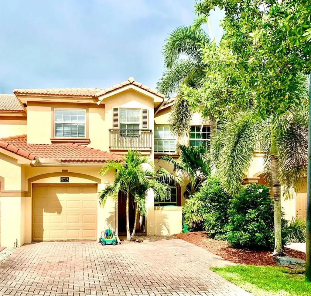 9725 Darlington Place Cooper City FL 33328