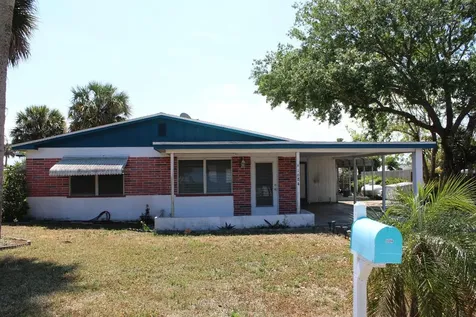 1684 NE Hilltop Street Jensen Beach FL 34957