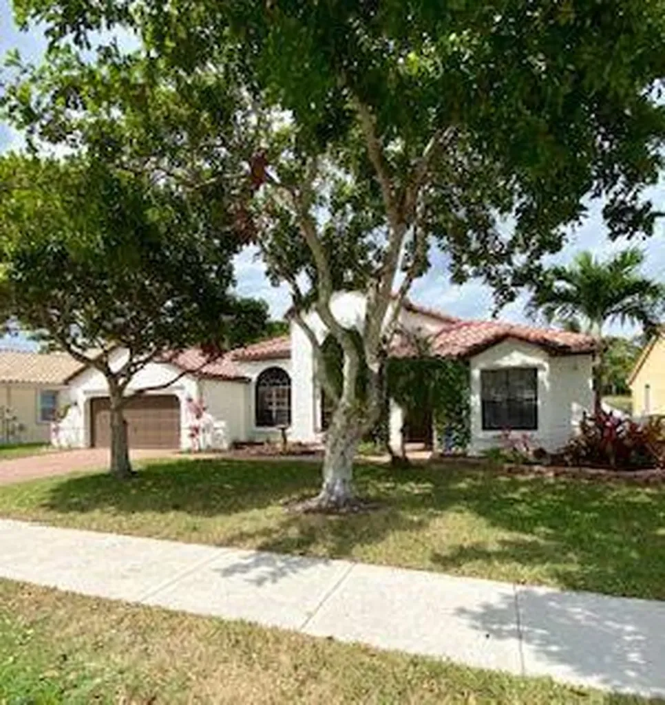 9241 Southern Orchard Road N Davie FL 33328