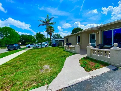 1610 N 69th Way Hollywood FL 33024
