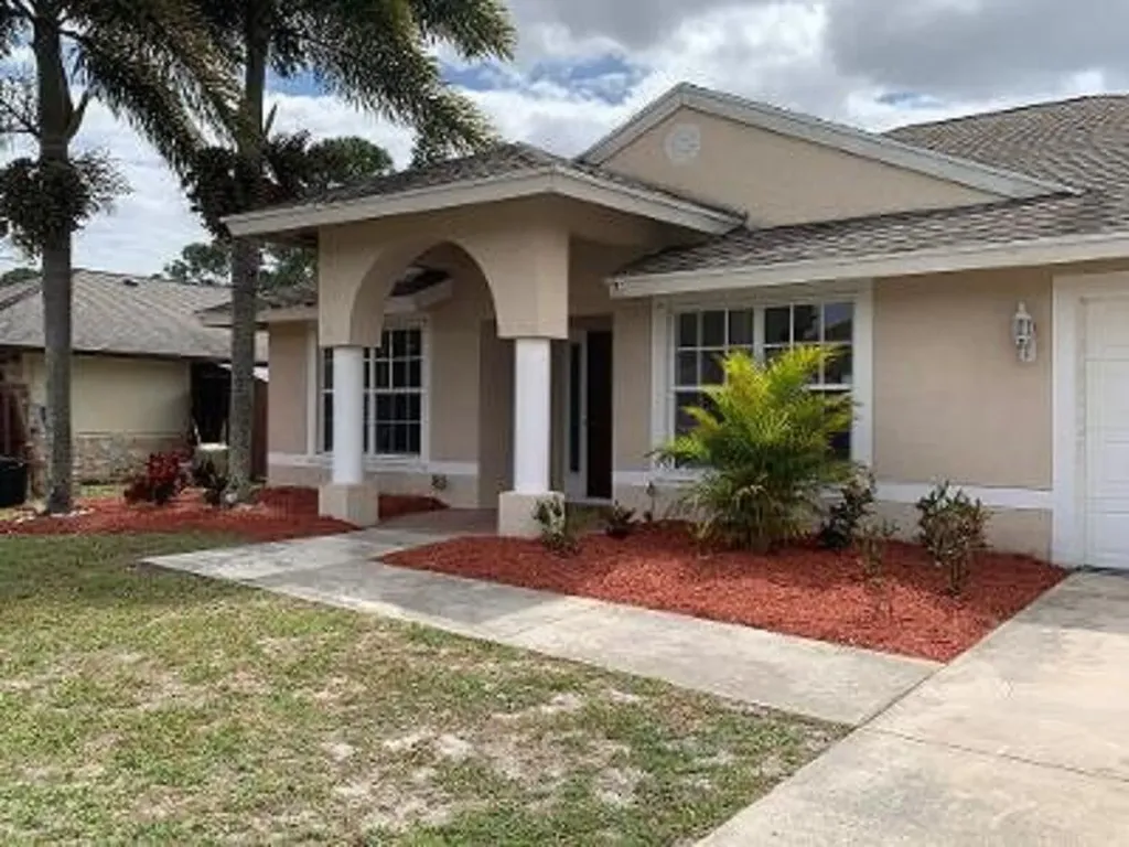 1334 SW Bartell Avenue Port St Lucie FL 34953