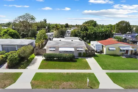 572 Sioux Road Lake Worth FL 33462