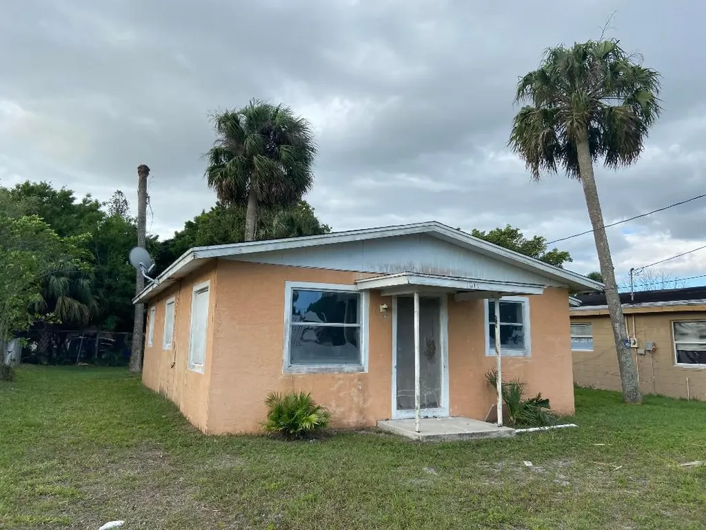 1011 Ave H Fort Pierce FL 34950