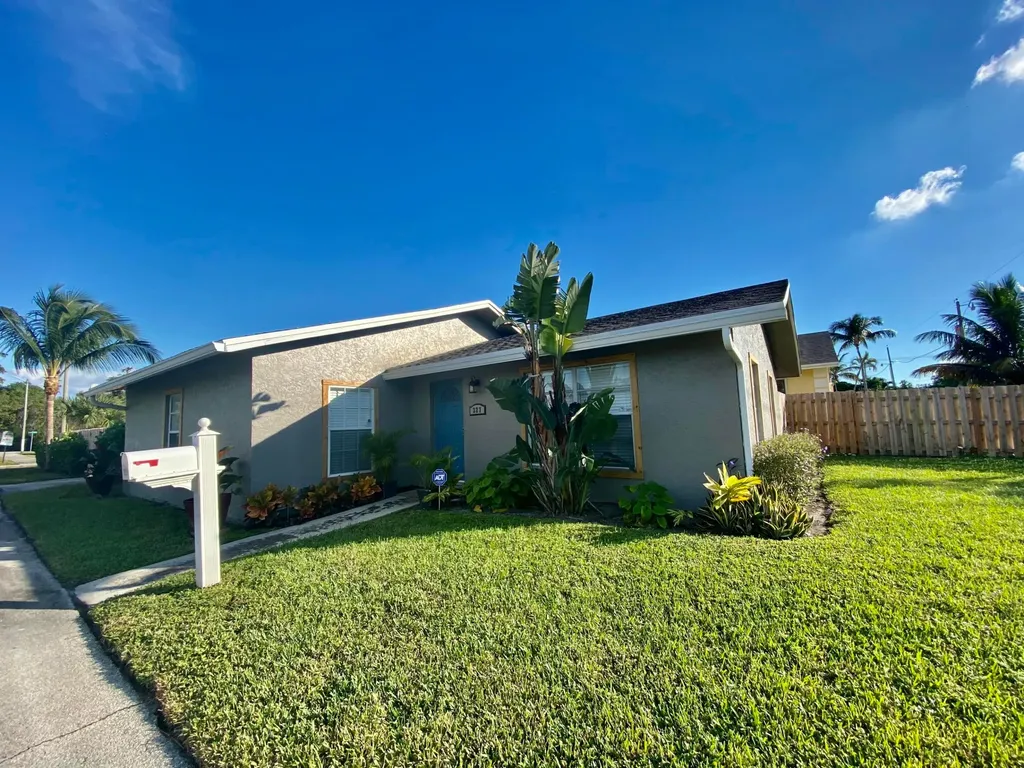 327 NW 2nd Avenue Delray Beach FL 33444