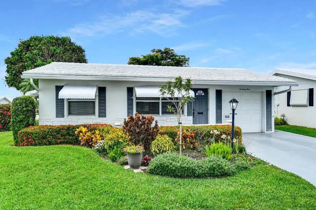 123 SW 10th Court Boynton Beach FL 33426