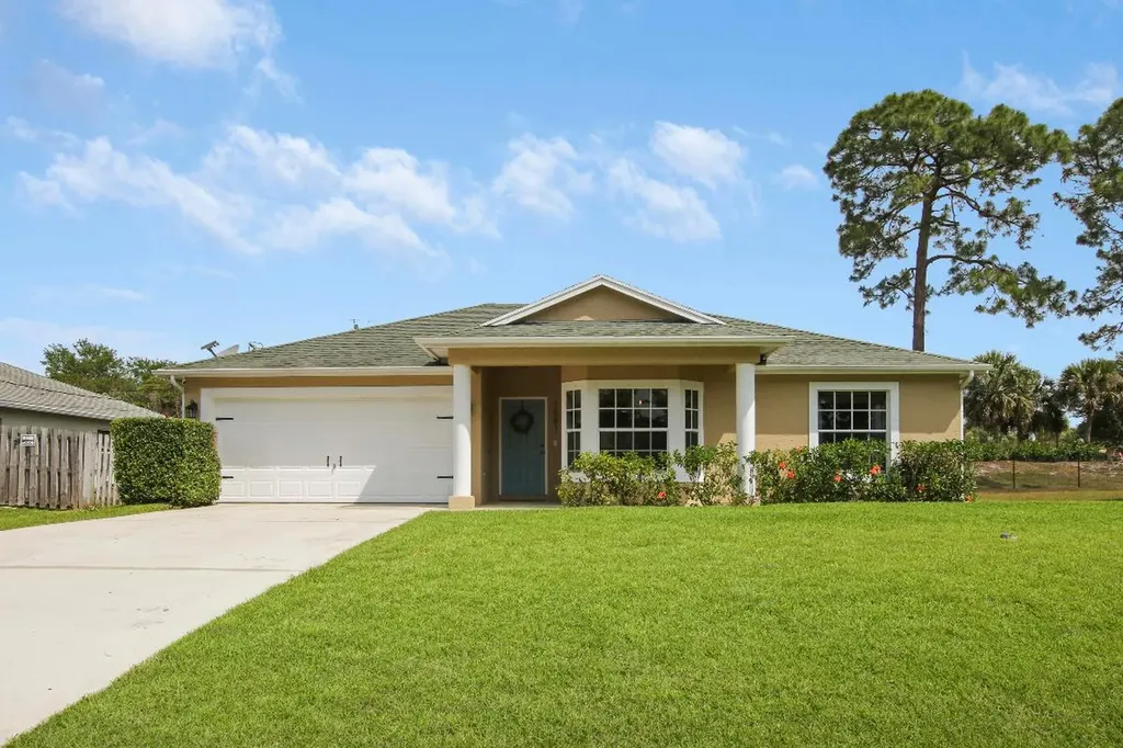 1581 SW Janette Avenue Port St Lucie FL 34953