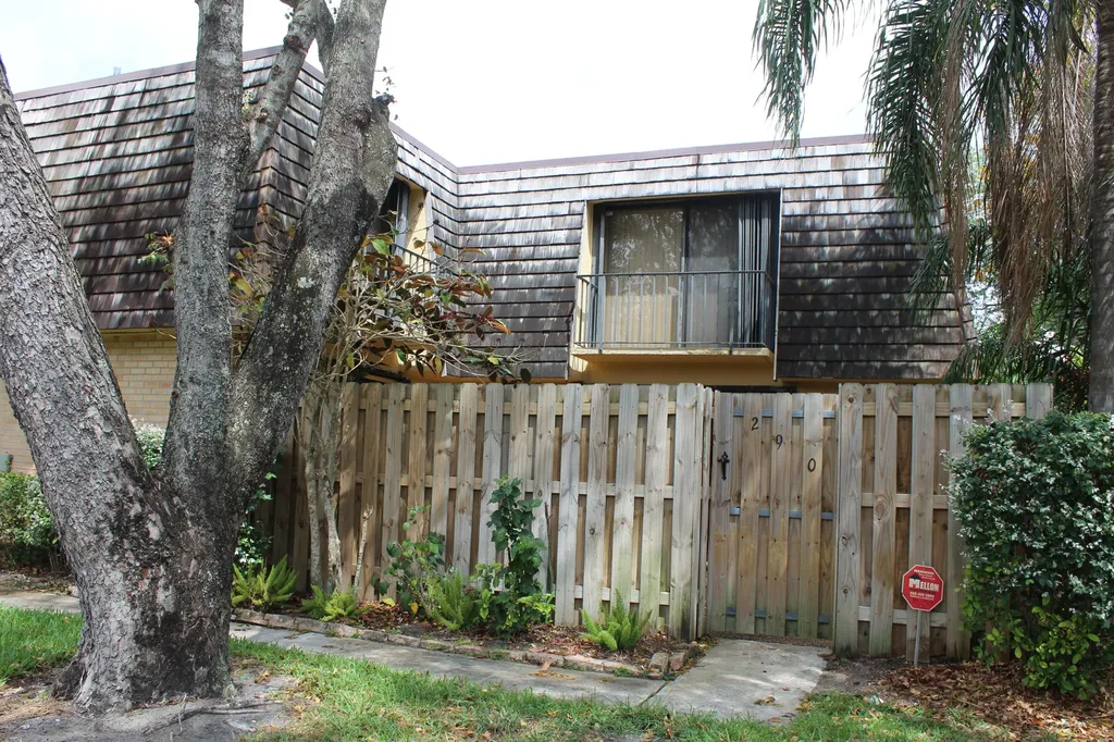 290 Arabian Road Palm Springs FL 33461