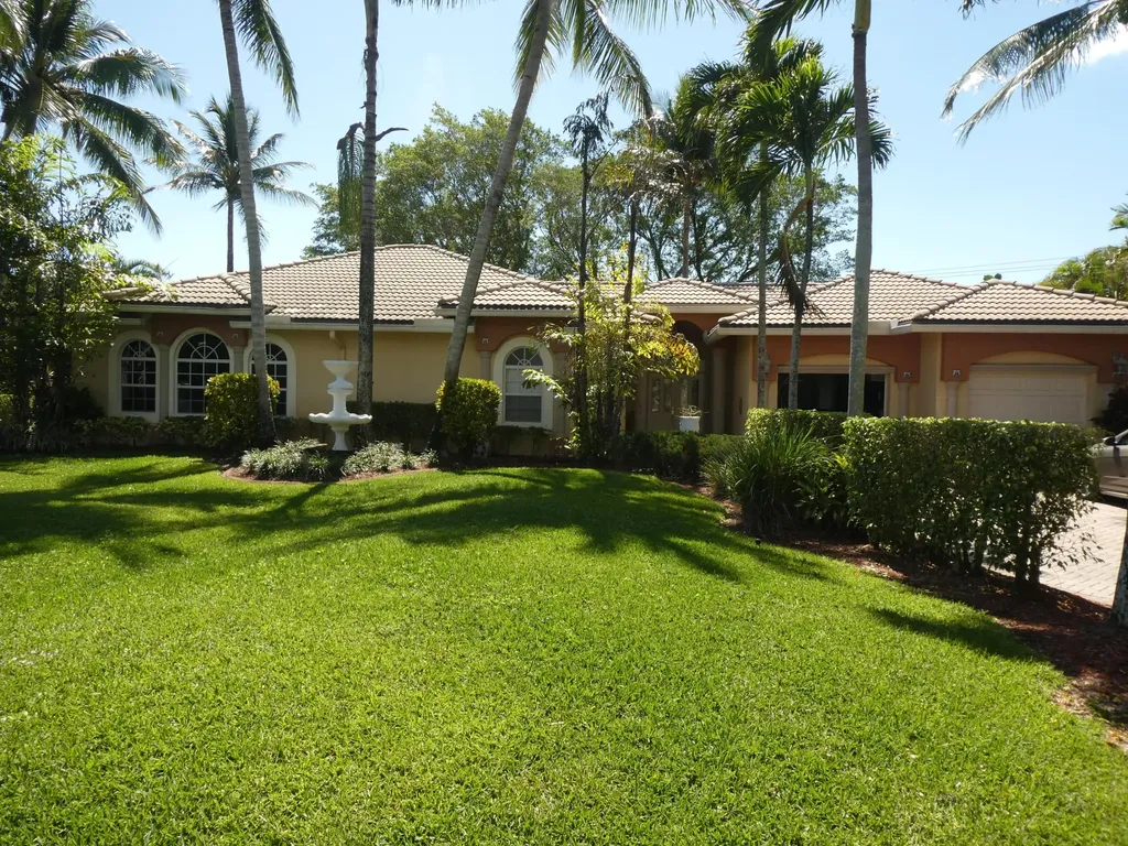 12 Aspen Court Boynton Beach FL 33436