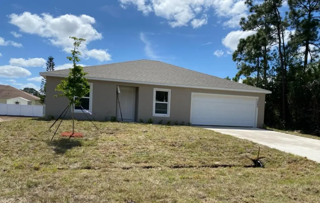 1262 SW Granville Avenue Port St Lucie FL 34953