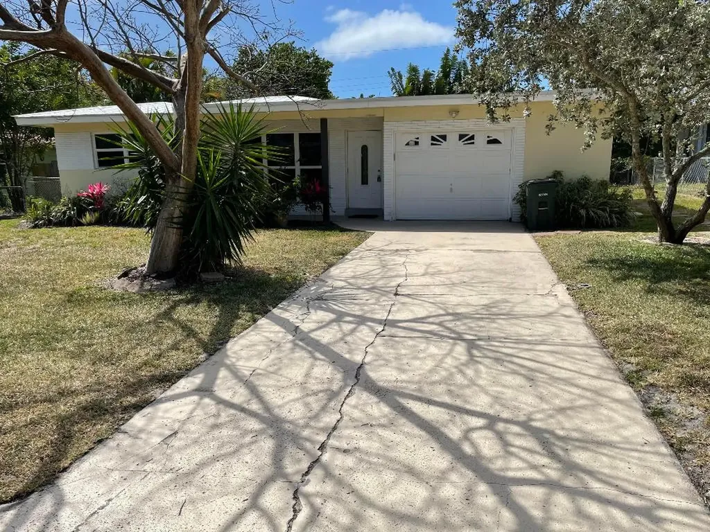 288 NW 11th Street Boca Raton FL 33432