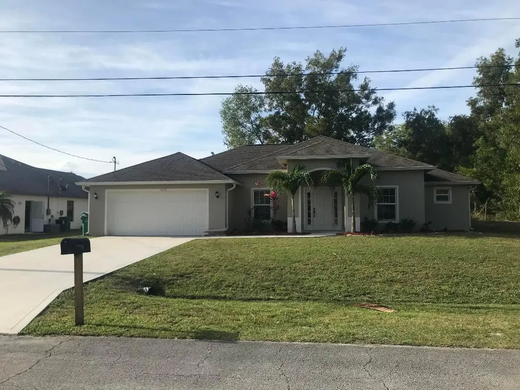 6695 NW Pinson Court Port St Lucie FL 34983