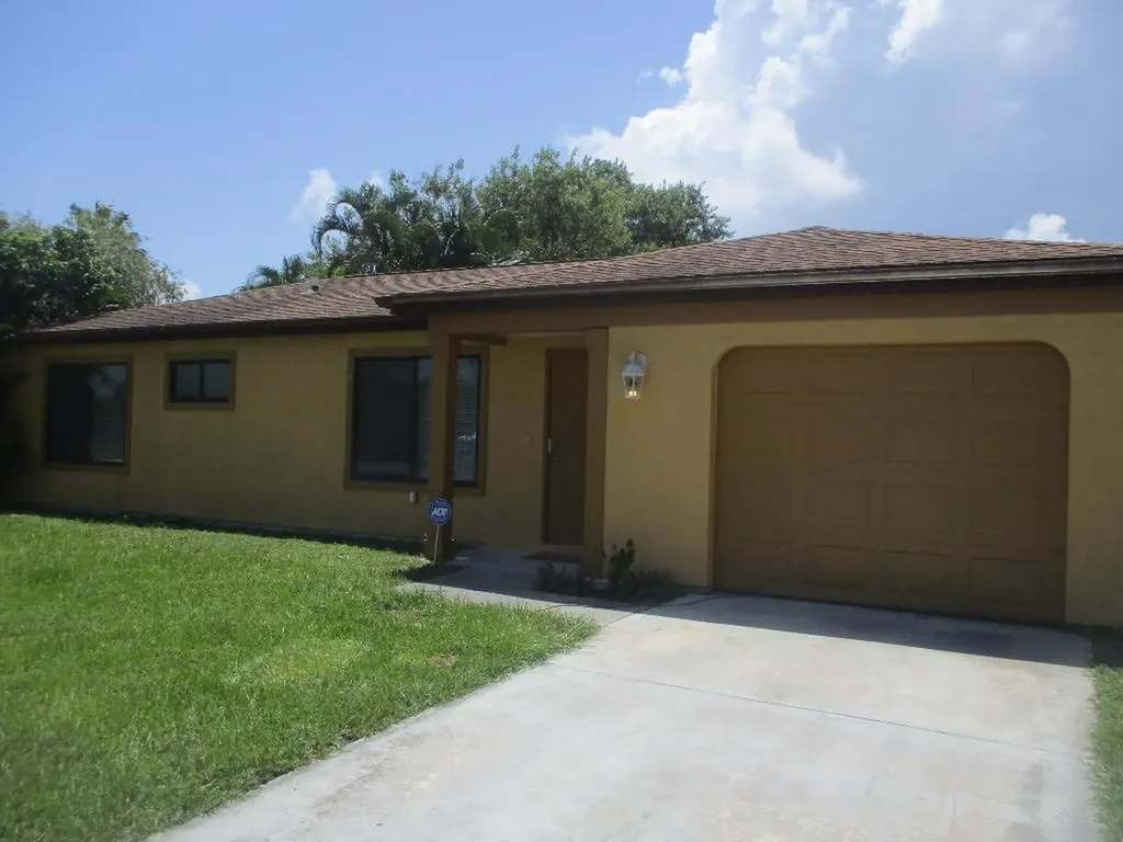 2181 SE East Dunbrooke Circle Port St Lucie FL 34952
