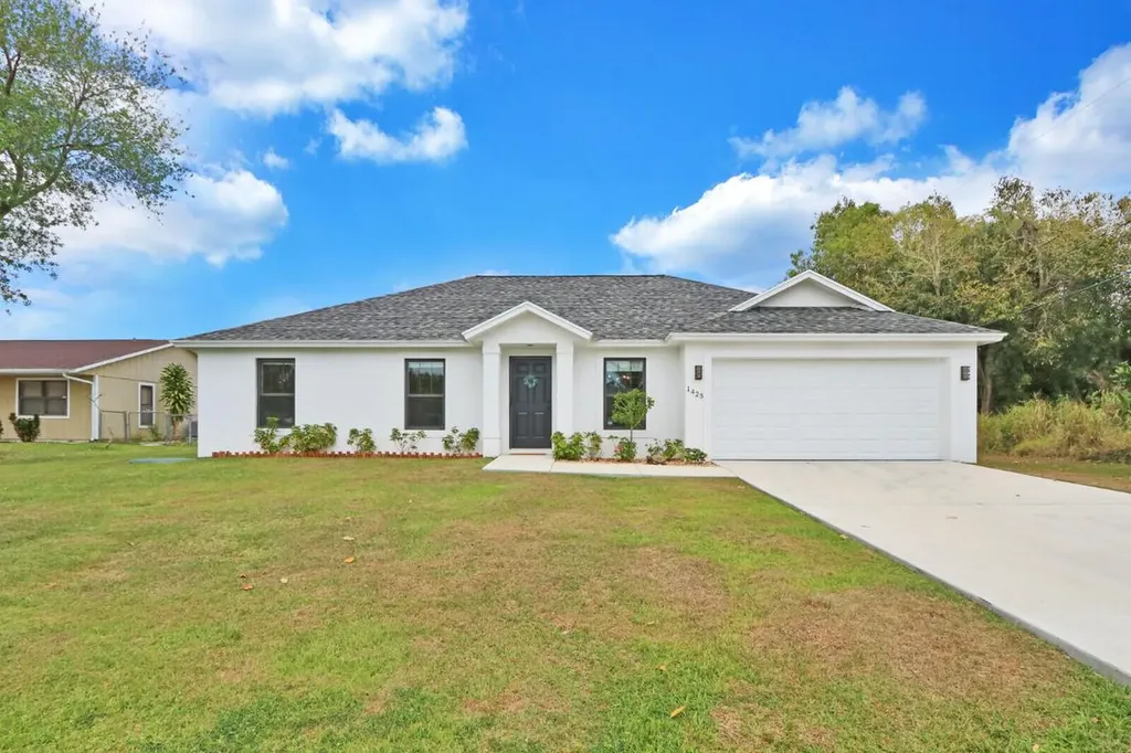 1423 SW Gilroy Road Port St Lucie FL 34953