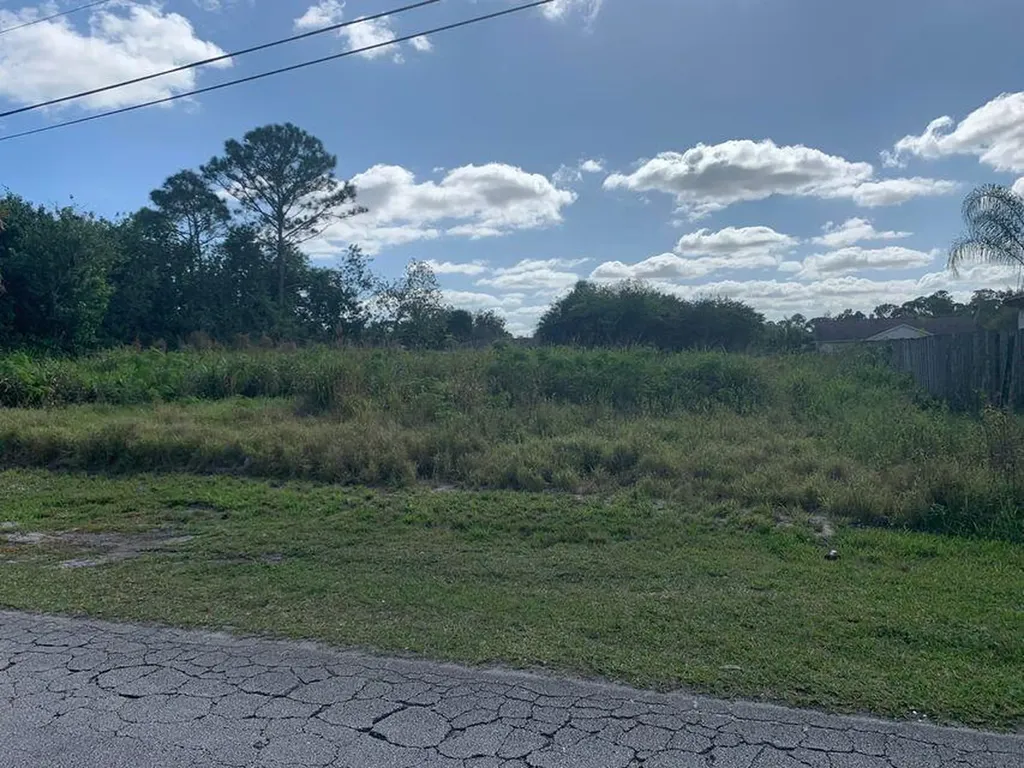 1274 SW Dalton Avenue Port St Lucie FL 34953