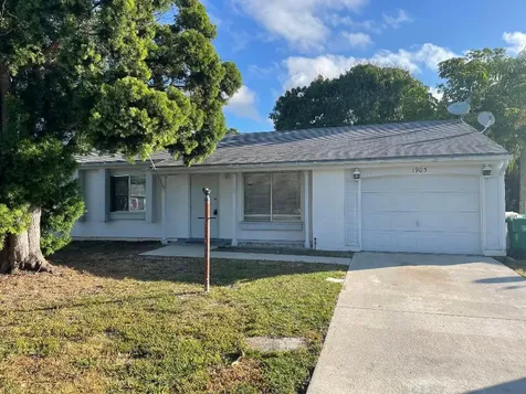 1905 SE Redwing Circle Port St Lucie FL 34952