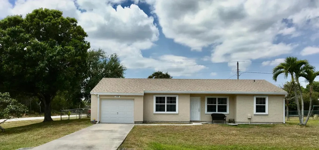 2598 SE Lakewood Street Port St Lucie FL 34952