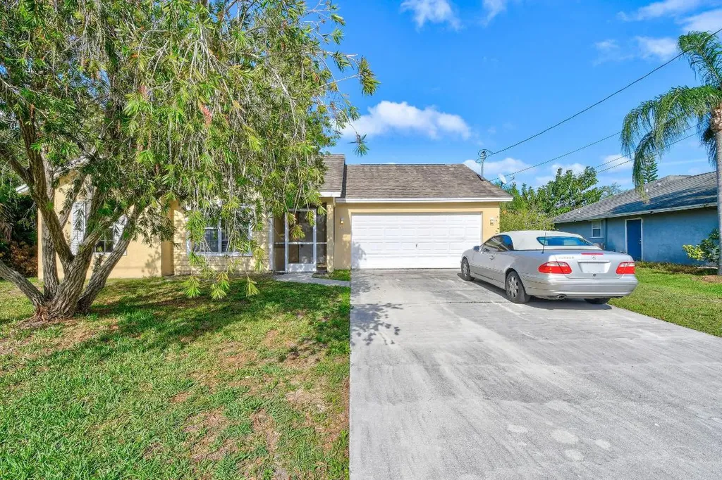 3034 SE East Blackwell Drive Port St Lucie FL 34952