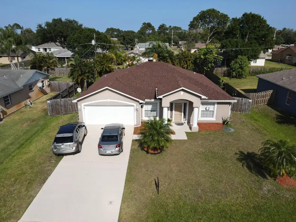 1185 SW Ithaca Street Port St Lucie FL 34983