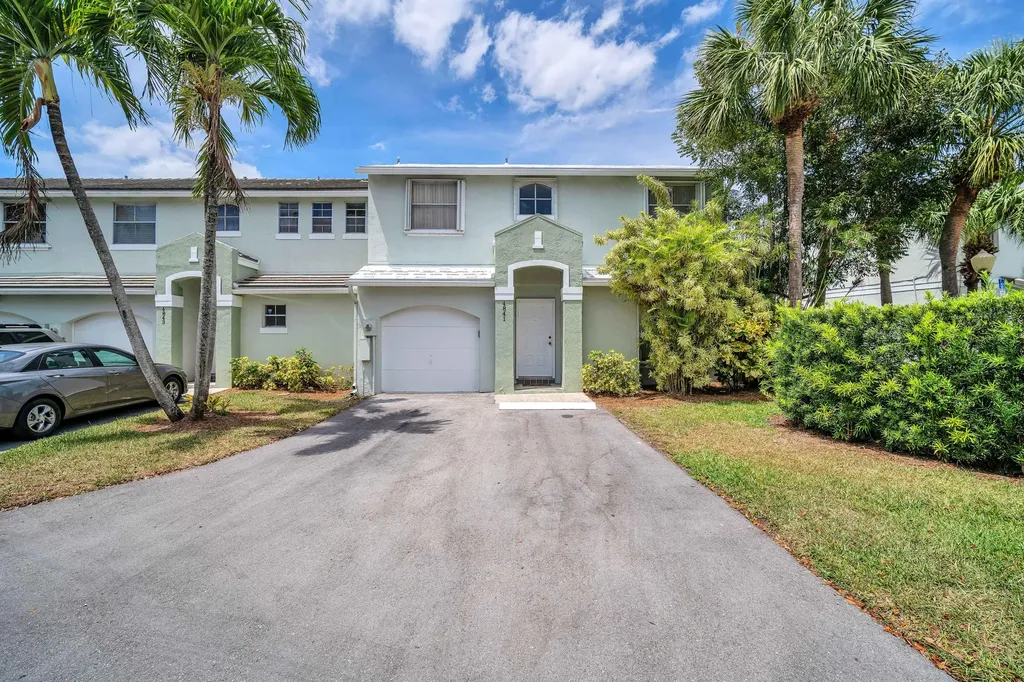 4841 Grapevine Way Davie FL 33331