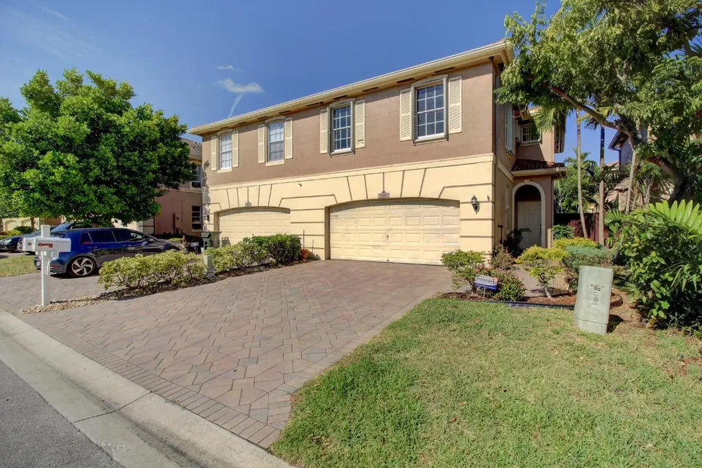 5187 Meadow Oaks Drive Coconut Creek FL 33073