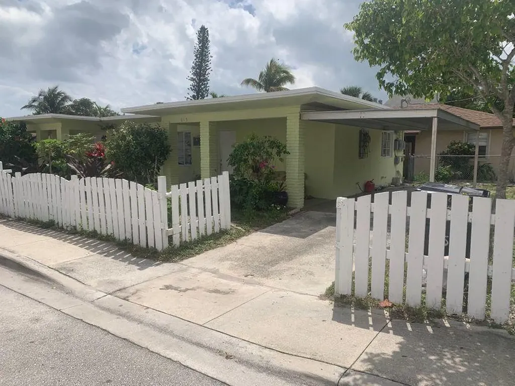 615 8th Avenue S Lake Worth Beach FL 33460