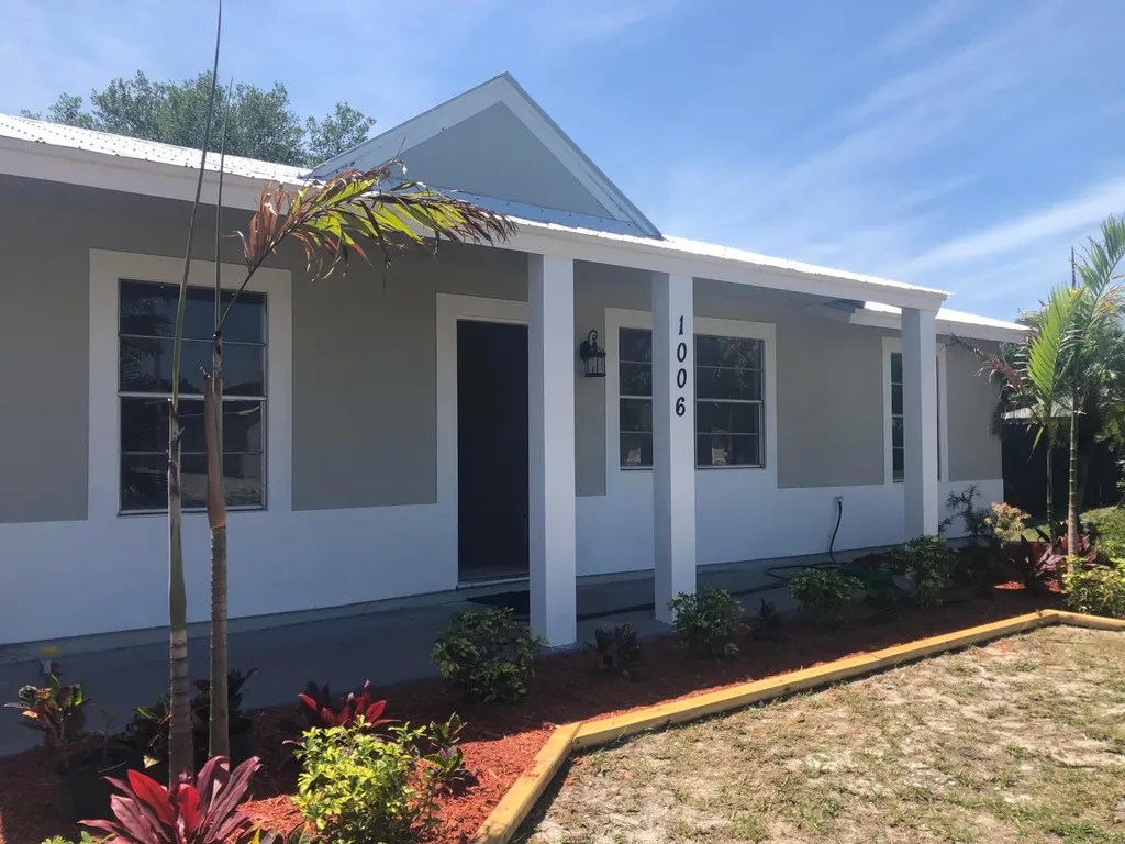 1006 SW Estaugh Avenue Port St Lucie FL 34953
