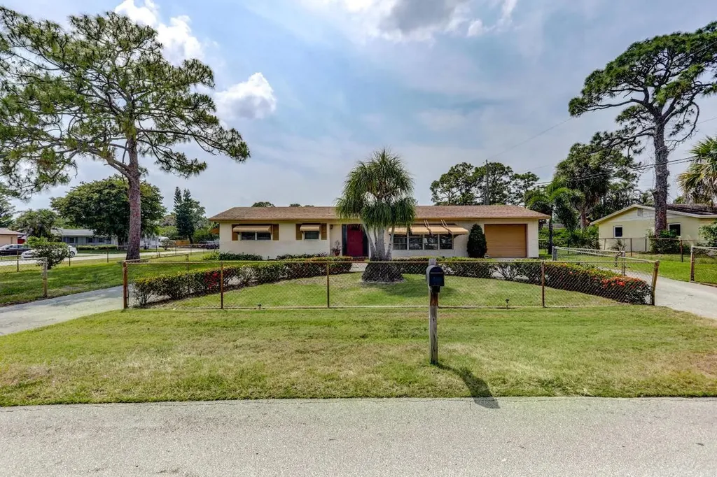 821 Woodland Avenue Haverhill FL 33415