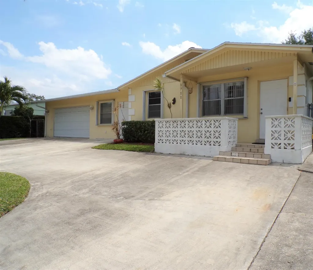 1711 16th Court N Lake Worth Beach FL 33460