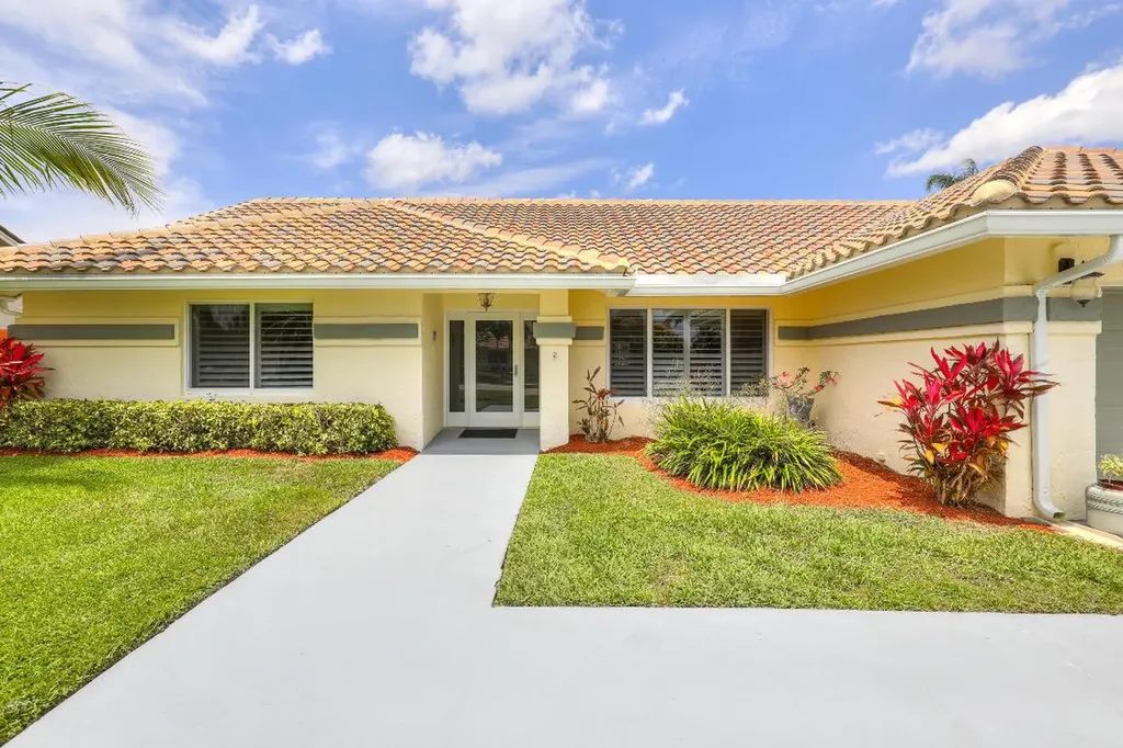 5999 Sunberry Circle Boynton Beach FL 33437