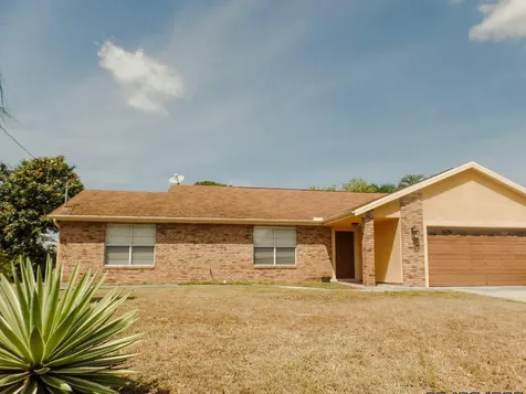 377 SW Log Drive Port St Lucie FL 34953