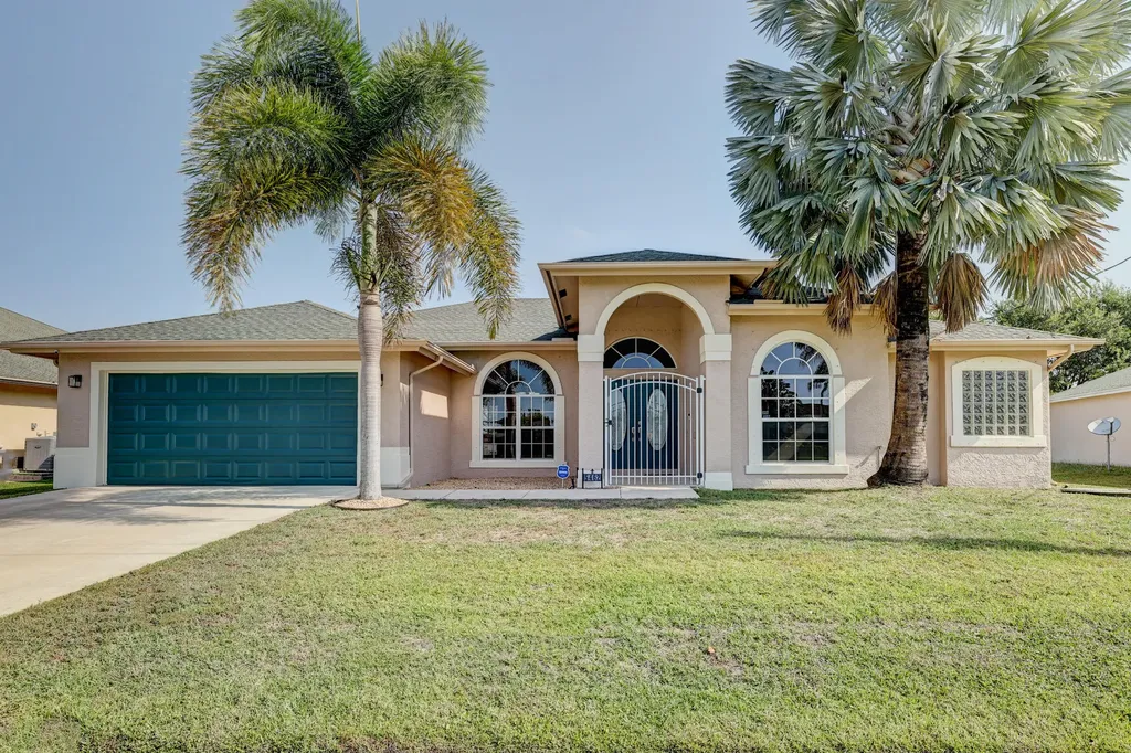 5462 NW Model Court Port St Lucie FL 34986
