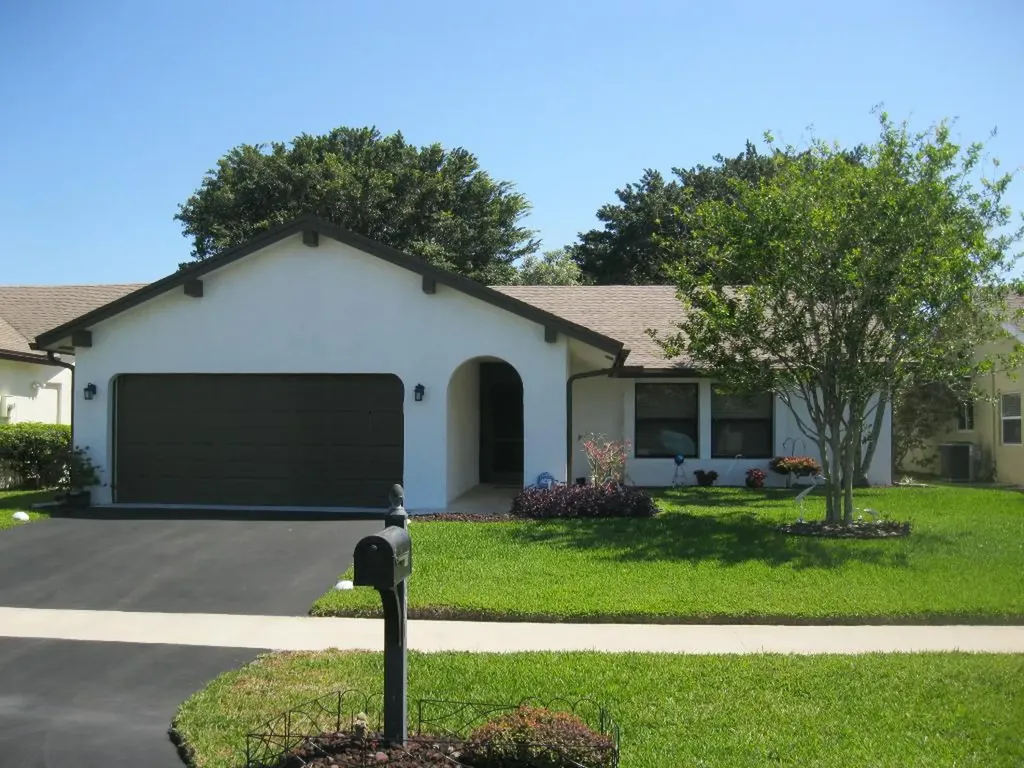 10670 Greenbriar Court Boca Raton FL 33498