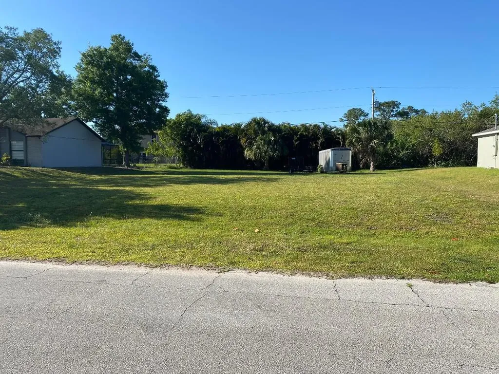 1162 SW Gaffney Avenue Port St Lucie FL 34953