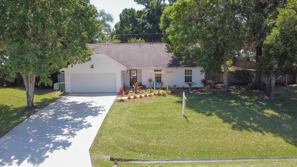 1426 SW Goodman Avenue Port St Lucie FL 34953