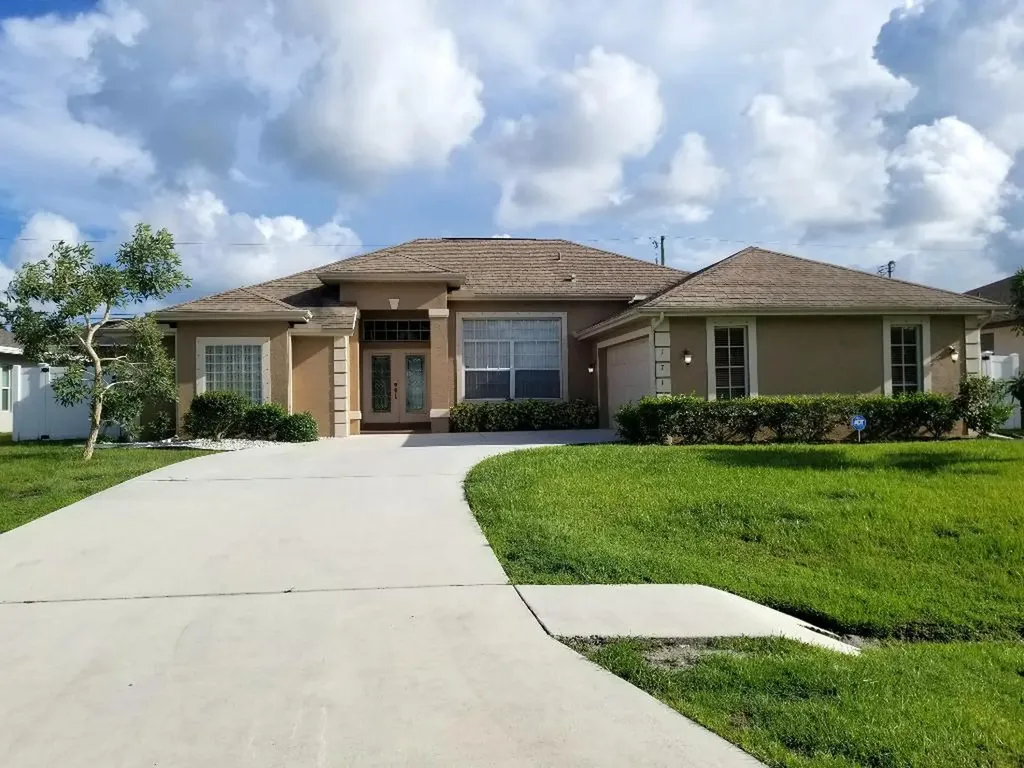 1718 SW Penrose Avenue Port St Lucie FL 34953