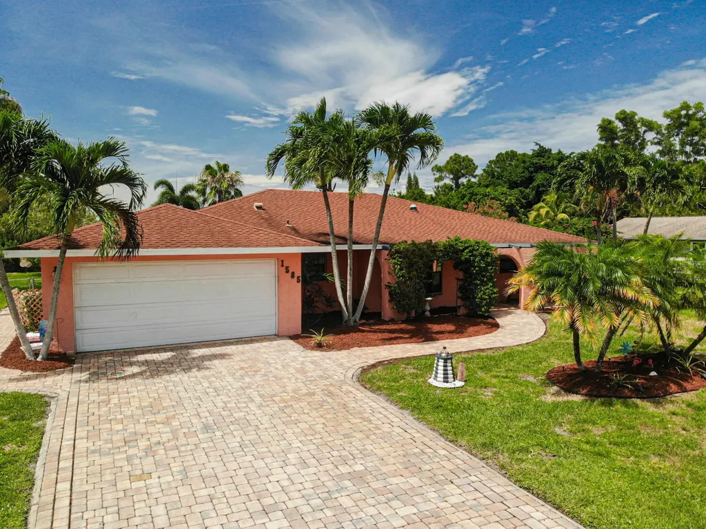 1585 SE Blockton Avenue Port St Lucie FL 34952