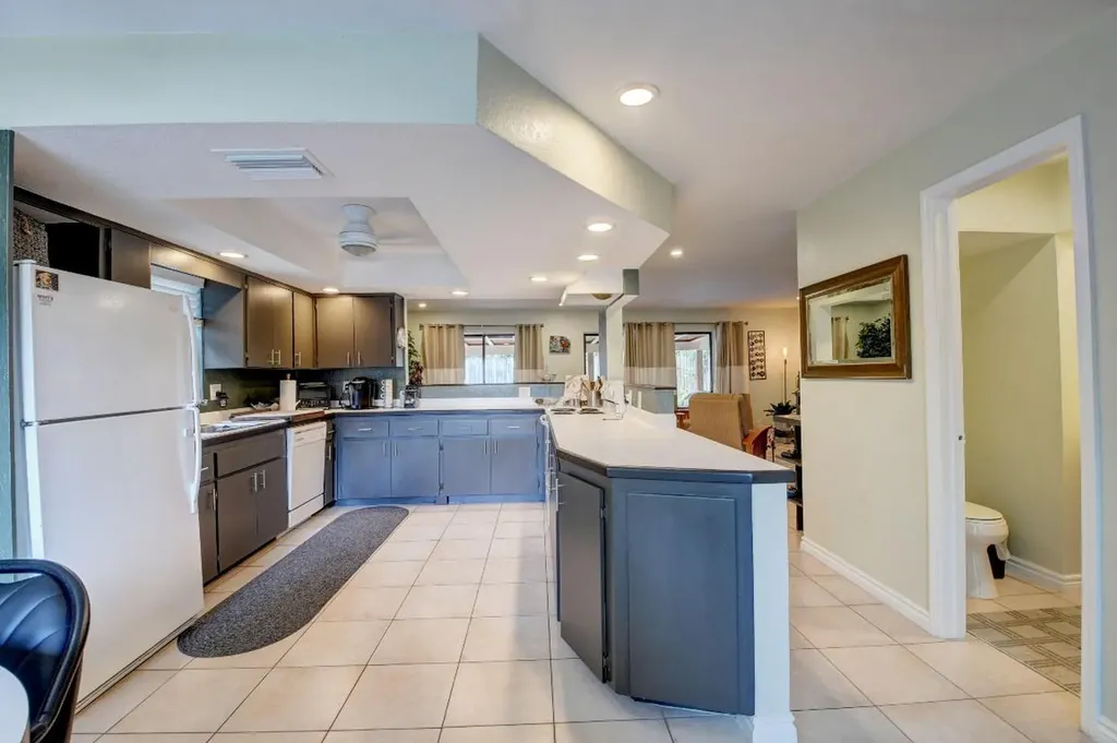 3024 Spanish Trail Delray Beach FL 33483