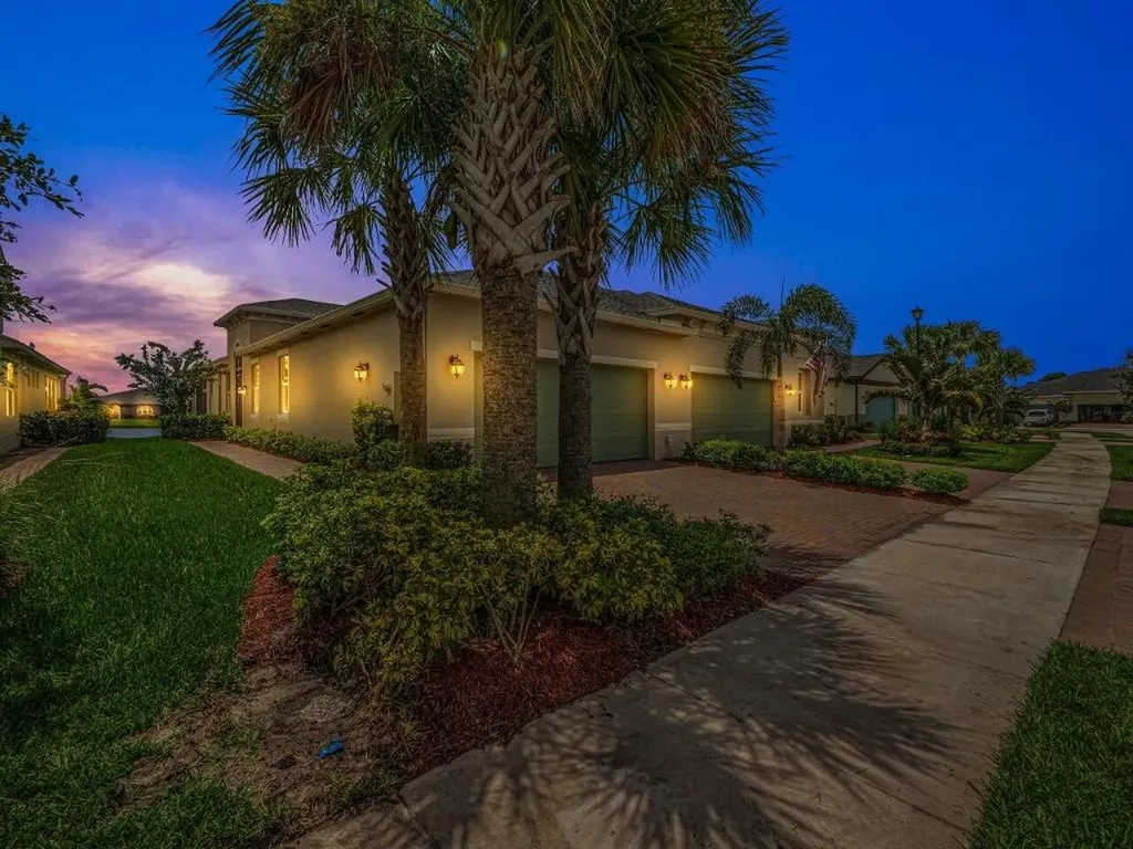 11090 SW Sunrise Lake Drive Port St Lucie FL 34987
