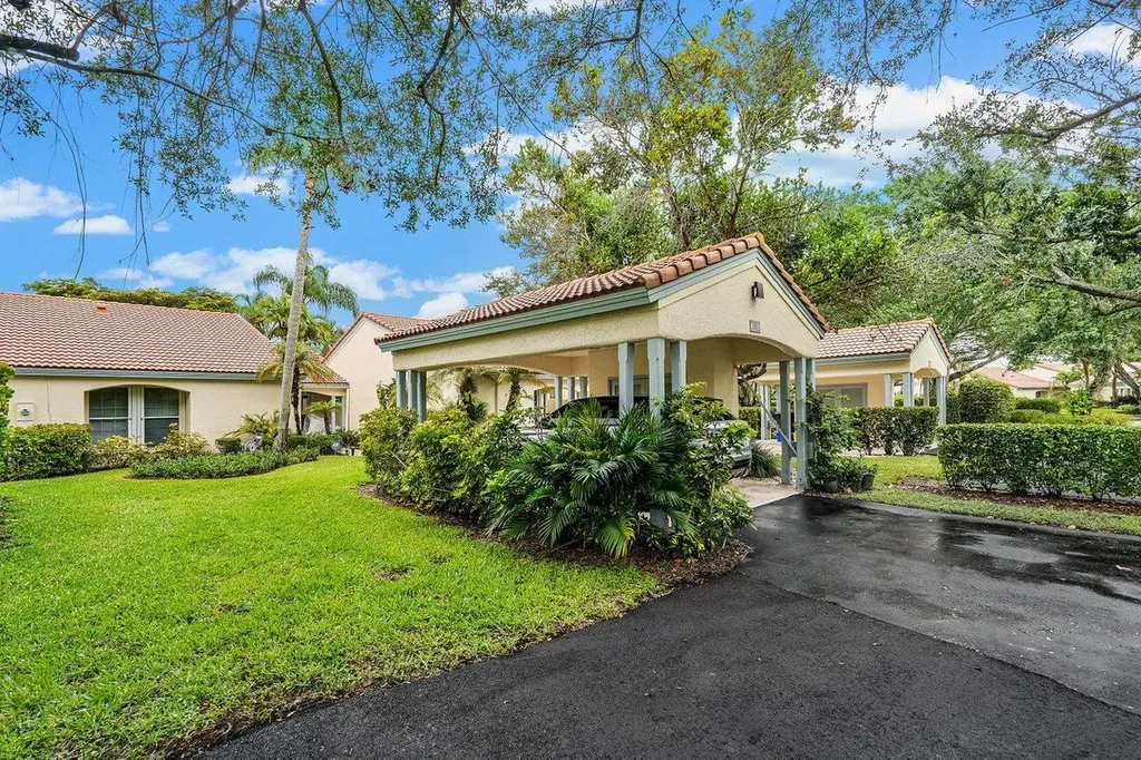 2283 Las Casitas Drive Wellington FL 33414